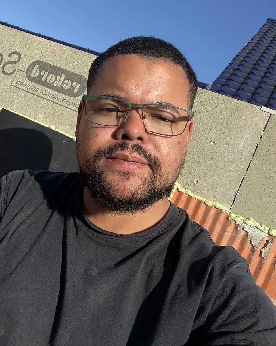 Raphael Santana da Silva auf einer Baustelle